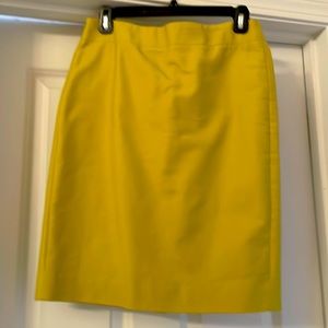 J.Crew No.2 Pencil Skirt size 2 The color is green/yellow